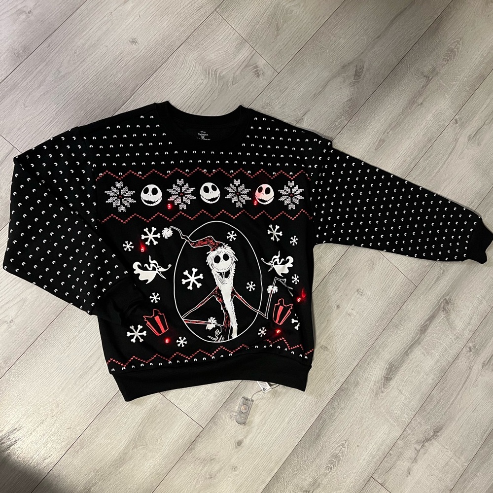 Small Christmas sweater that lights up